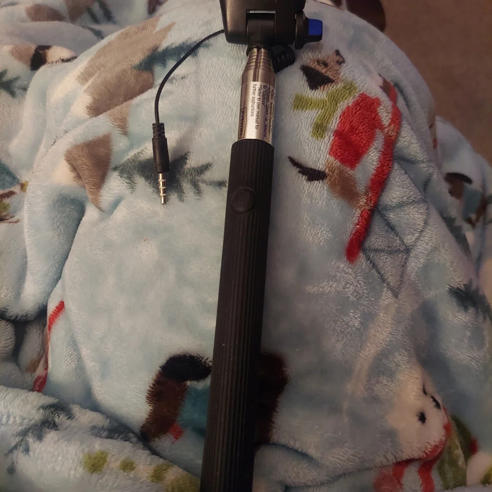 Plug & Shoot Selfie Stick